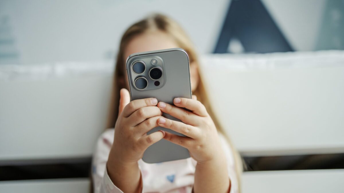 child, phone, screen time